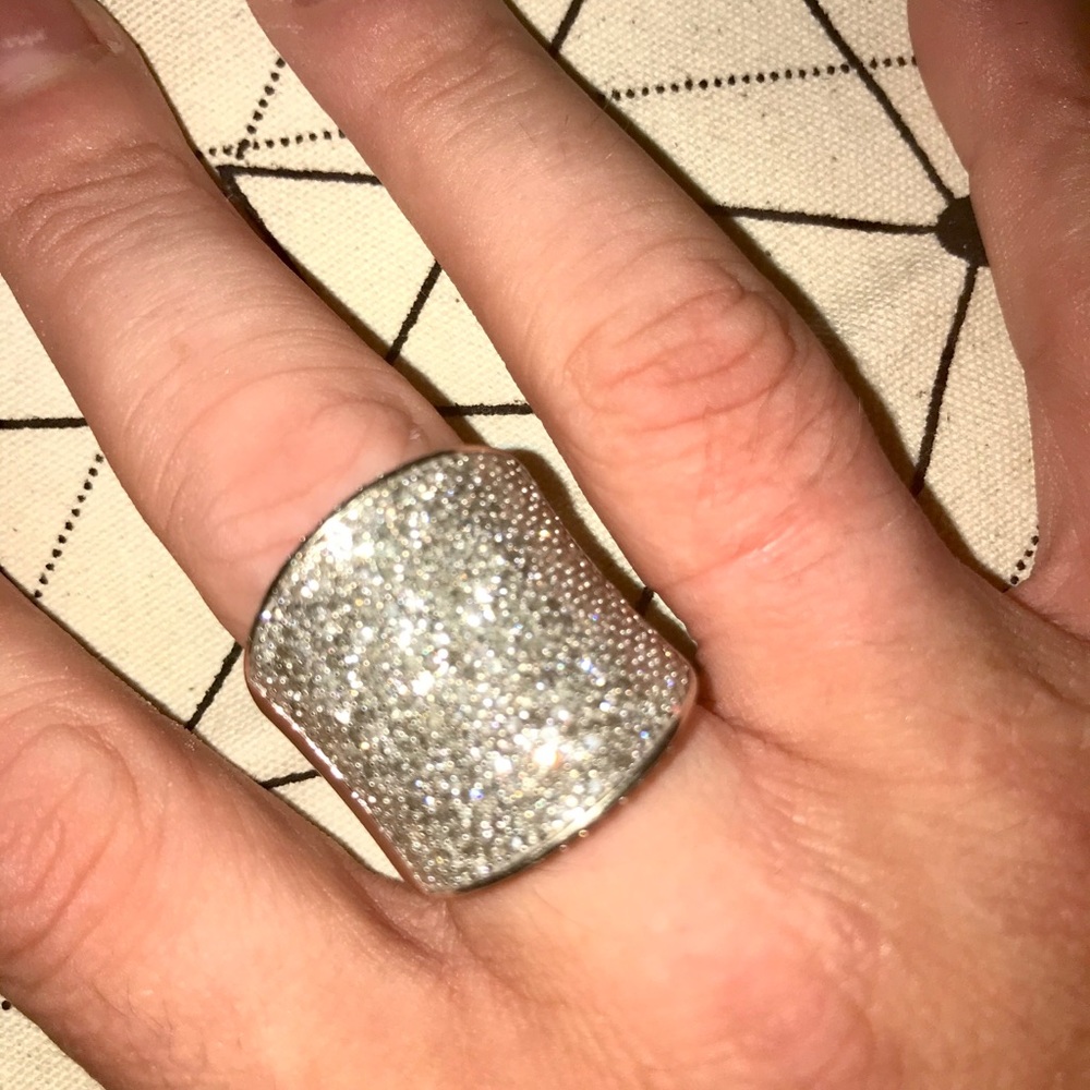 BEAUTIFUL 4.36ctw PAVE DIAMOND RING in WHITE GOLD - Picture 4 of 13